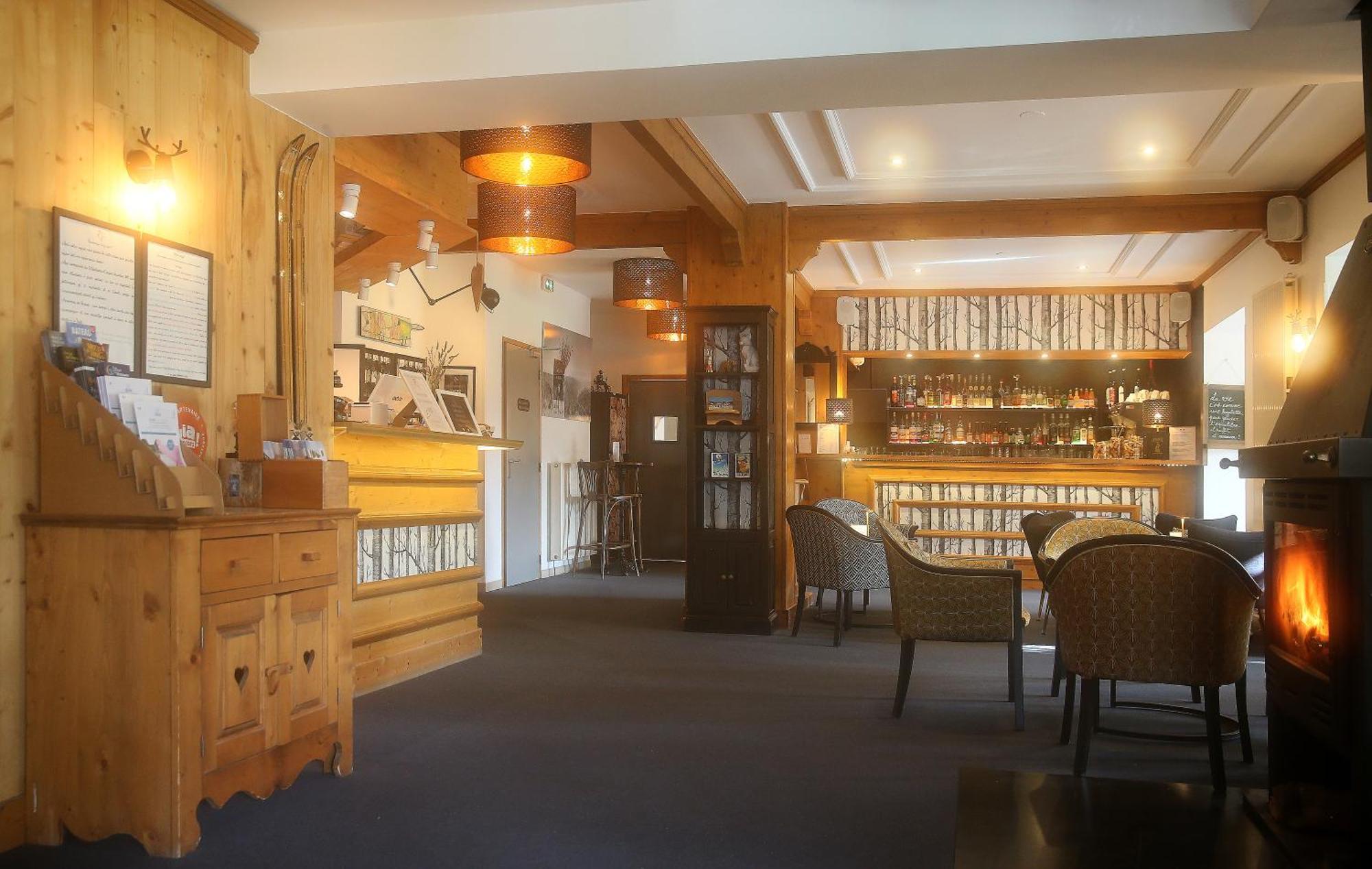 Hotel Restaurant La Buffe オトゥラン エクステリア 写真