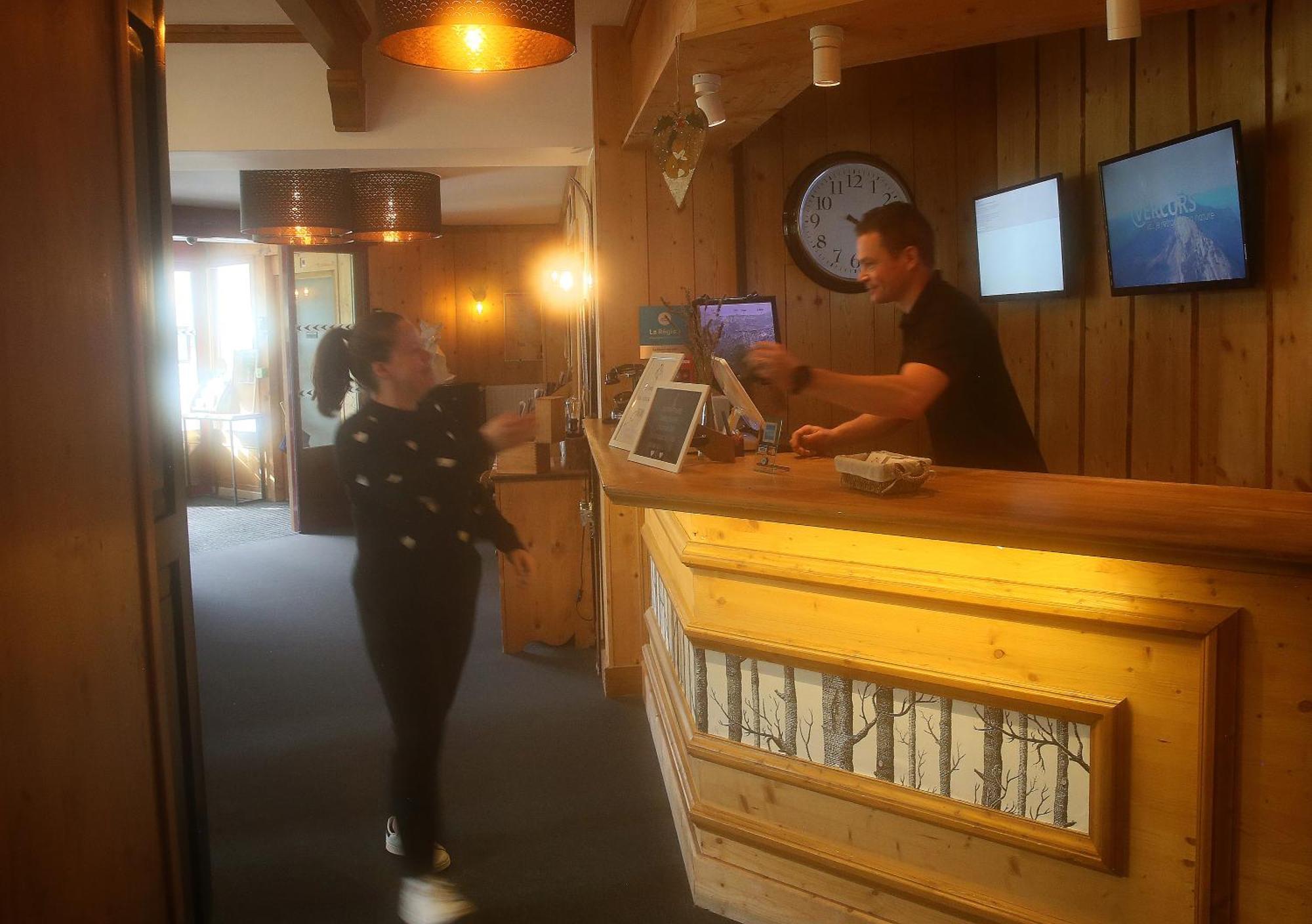 Hotel Restaurant La Buffe オトゥラン エクステリア 写真